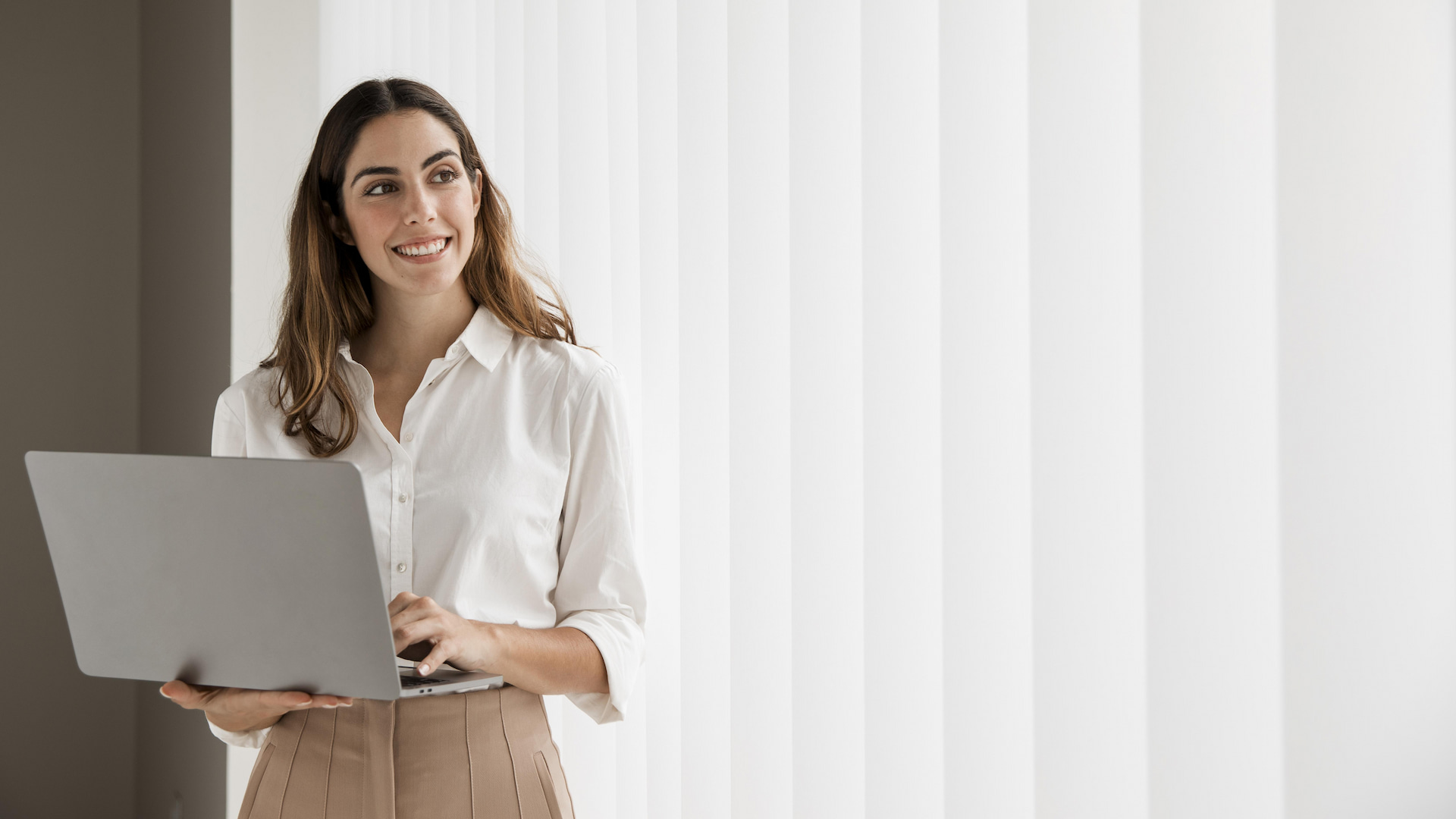 What is the connection between self-knowledge and leadership development in companies?